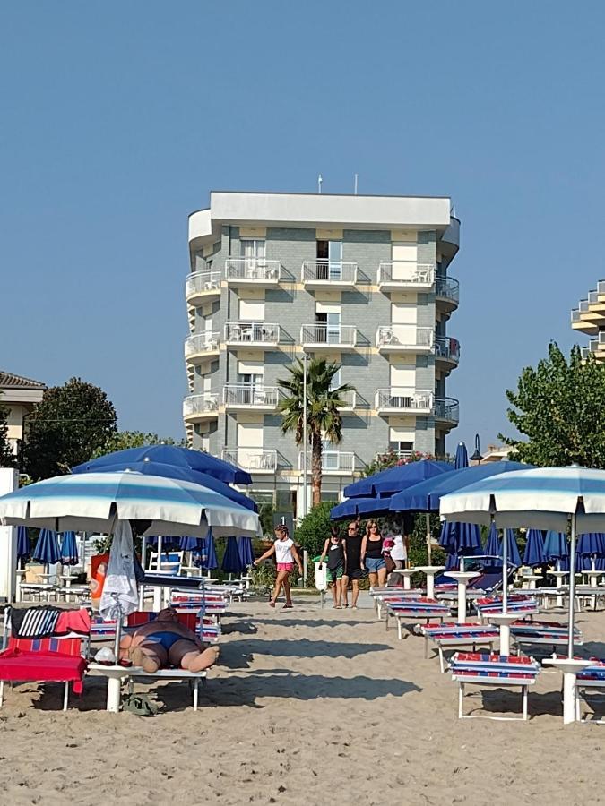 Hotel Boston Alba Adriatica Dış mekan fotoğraf
