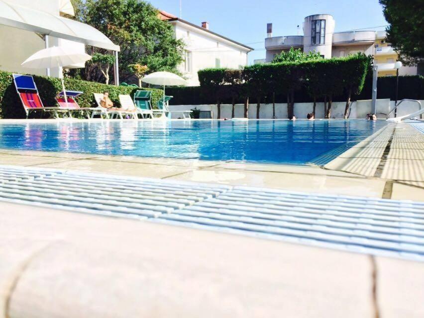 Hotel Boston Alba Adriatica Dış mekan fotoğraf