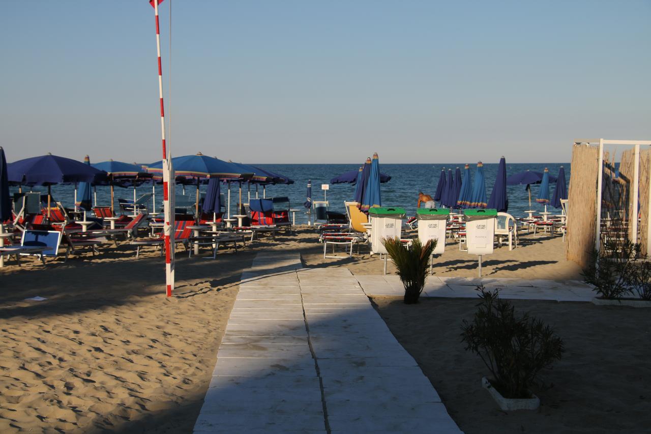 Hotel Boston Alba Adriatica Dış mekan fotoğraf