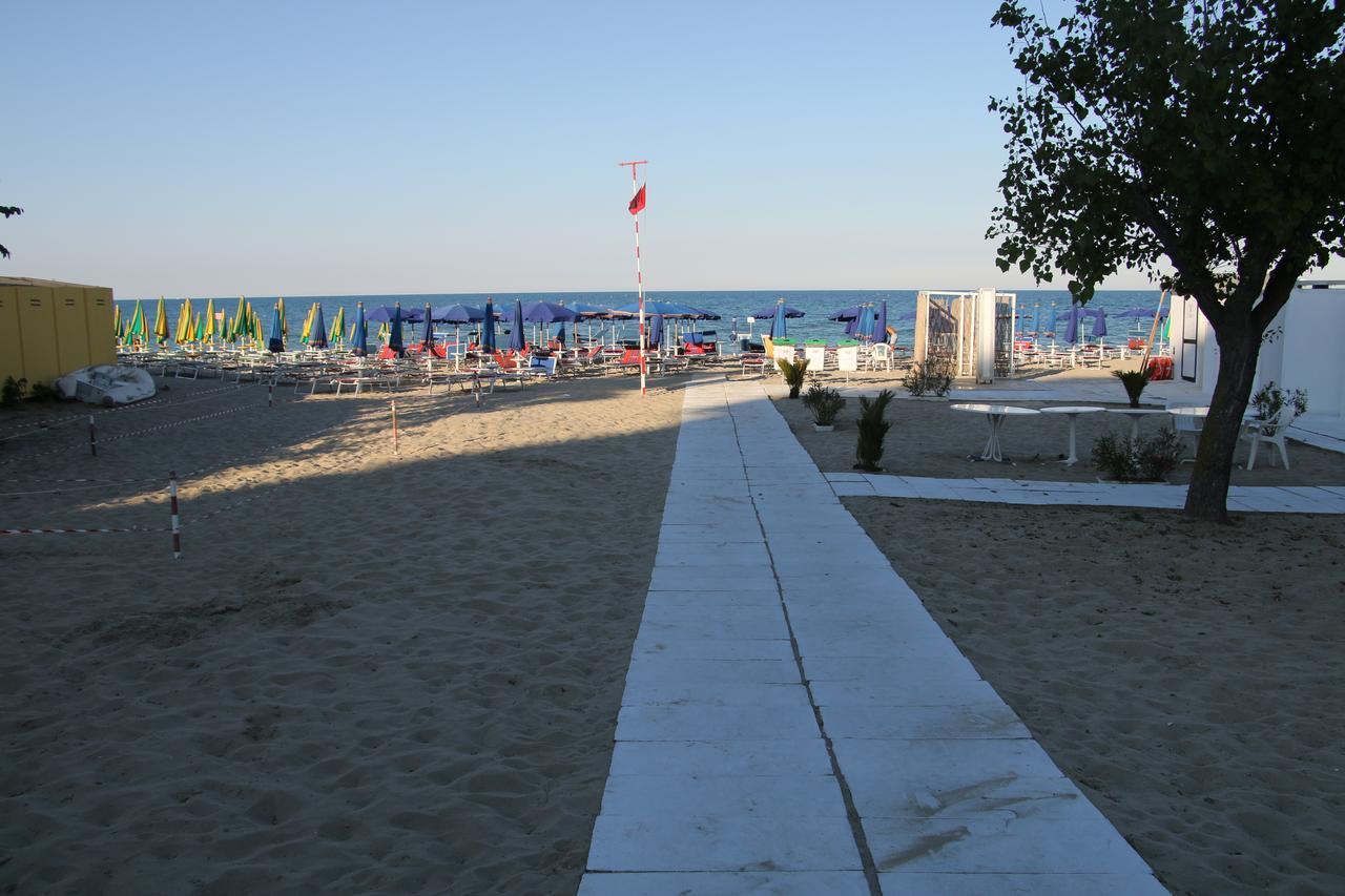 Hotel Boston Alba Adriatica Dış mekan fotoğraf
